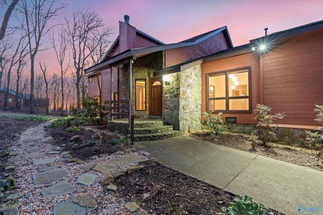 5000 Sunset Bluff SE, Huntsville, AL 35803