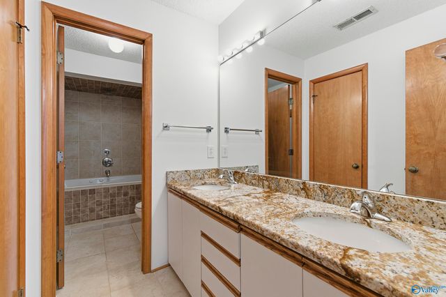 5000 Sunset Bluff SE, Huntsville, AL 35803