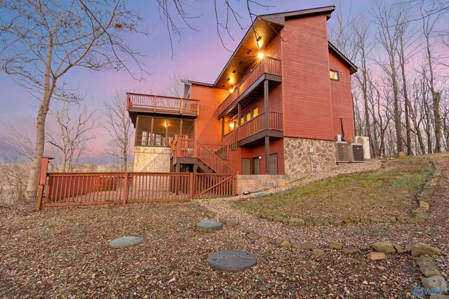 5000 Sunset Bluff SE, Huntsville, AL 35803