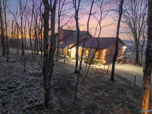 5000 Sunset Bluff SE, Huntsville, AL 35803