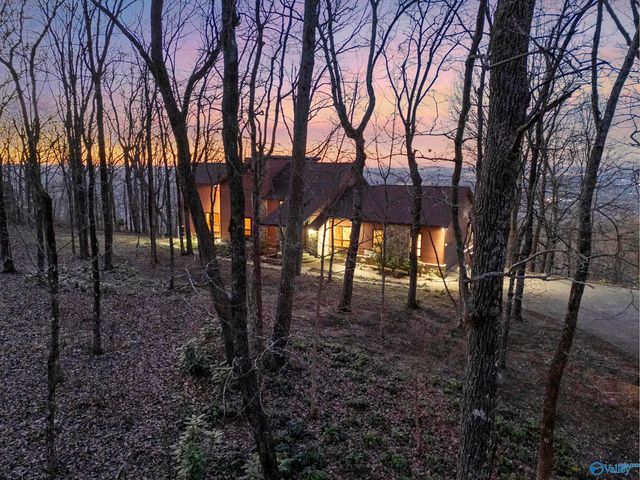 5000 Sunset Bluff SE, Huntsville, AL 35803