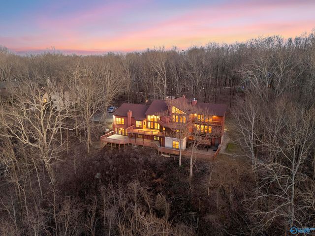 5000 Sunset Bluff SE, Huntsville, AL 35803