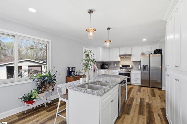 1406 Geer Highway, Travelers Rest, SC 29690