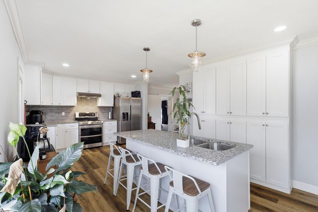 1406 Geer Highway, Travelers Rest, SC 29690