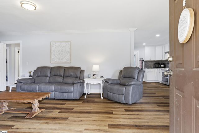 1406 Geer Highway, Travelers Rest, SC 29690