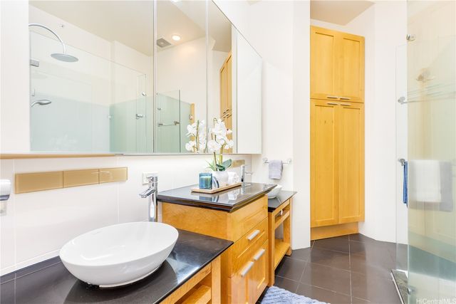 427 Launiu Street 405, Honolulu, HI 96815