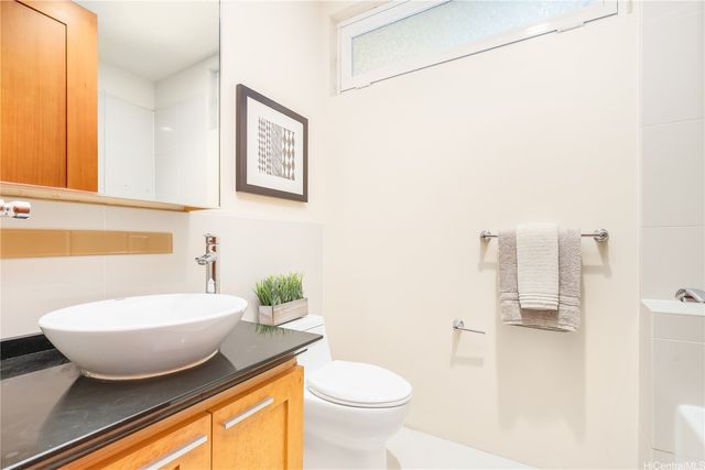427 Launiu Street 405, Honolulu, HI 96815