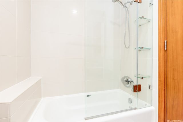 427 Launiu Street 405, Honolulu, HI 96815