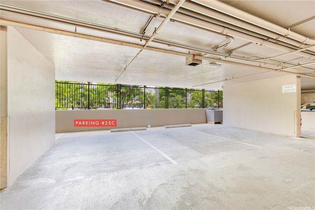 427 Launiu Street 405, Honolulu, HI 96815