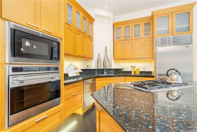 427 Launiu Street 405, Honolulu, HI 96815