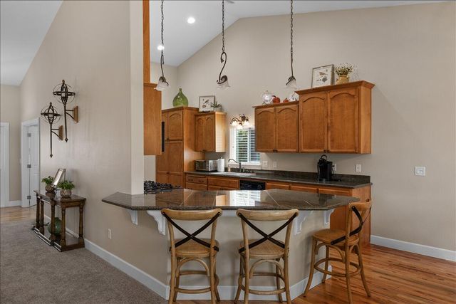 51 Broken Stone Way, Eagle Point, OR 97524