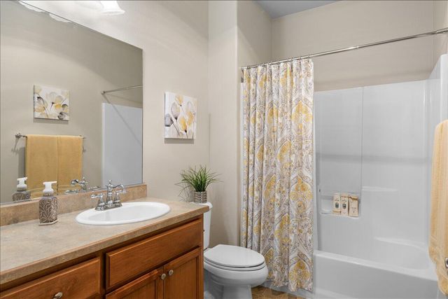 51 Broken Stone Way, Eagle Point, OR 97524