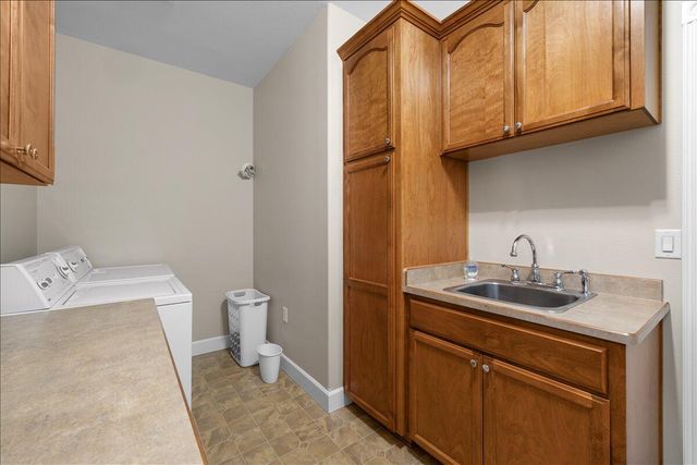 51 Broken Stone Way, Eagle Point, OR 97524