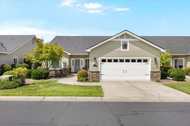 51 Broken Stone Way, Eagle Point, OR 97524