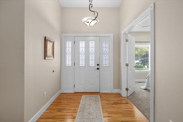 51 Broken Stone Way, Eagle Point, OR 97524