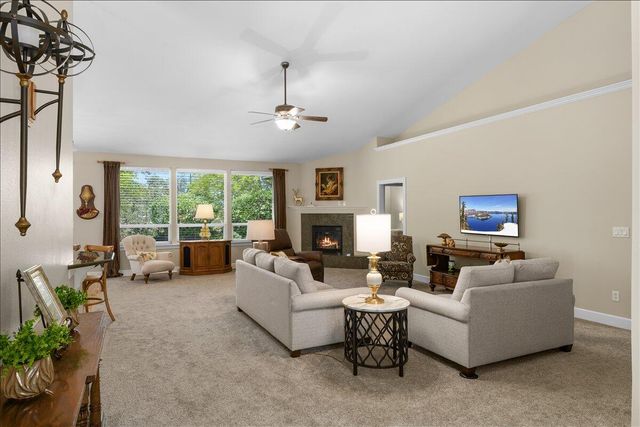 51 Broken Stone Way, Eagle Point, OR 97524