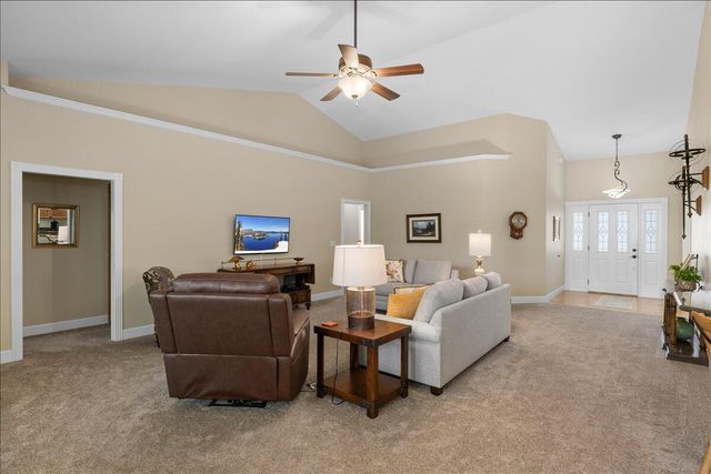 51 Broken Stone Way, Eagle Point, OR 97524