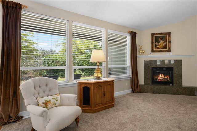 51 Broken Stone Way, Eagle Point, OR 97524