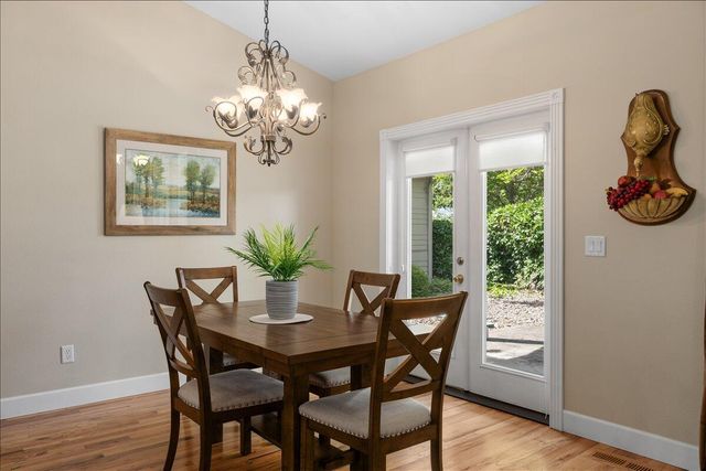 51 Broken Stone Way, Eagle Point, OR 97524