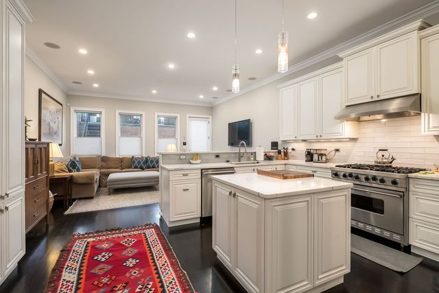 1633 N Wolcott Avenue, Chicago, IL 60622
