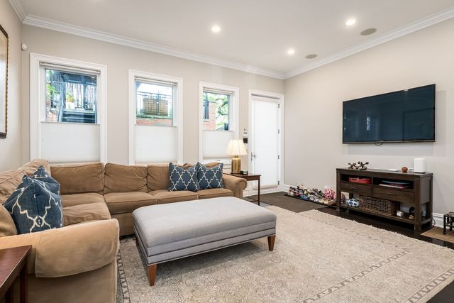 1633 N Wolcott Avenue, Chicago, IL 60622