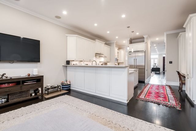 1633 N Wolcott Avenue, Chicago, IL 60622