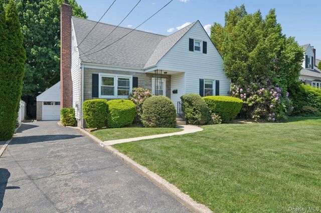 65 Lyons Road, Scarsdale, NY 10583