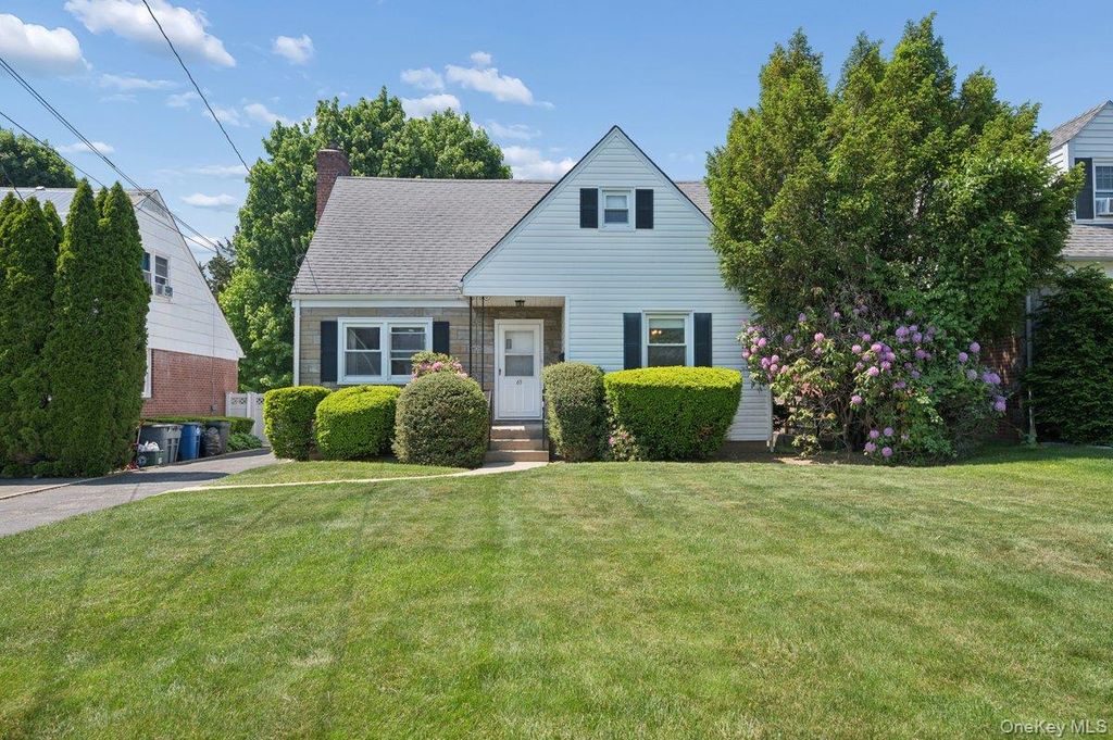 65 Lyons Road, Scarsdale, NY 10583