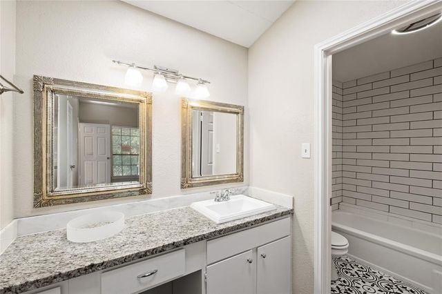 2211 S Kirkwood Road 36, Houston, TX 77077