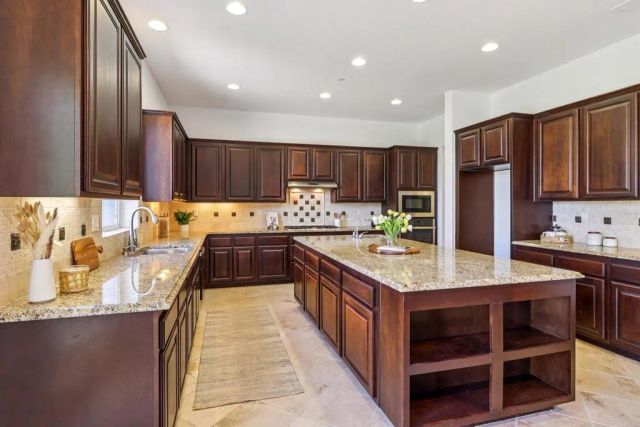 5527 Alexandrine Court, Oceanside, CA 92057