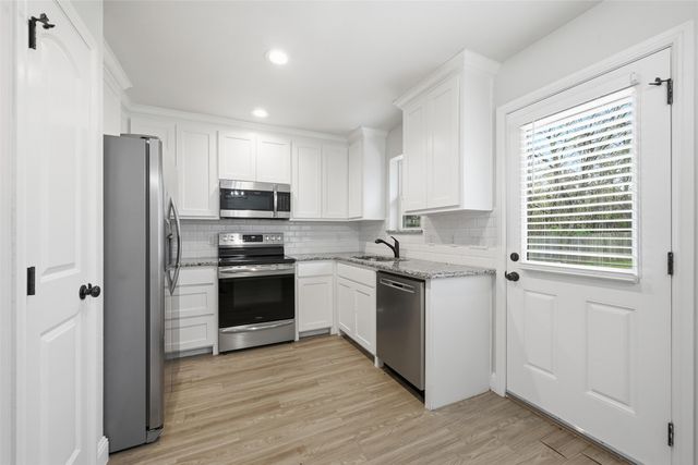 230 E Johnson Street, Denison, TX 75021