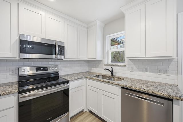 230 E Johnson Street, Denison, TX 75021