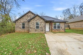 230 E Johnson Street, Denison, TX 75021