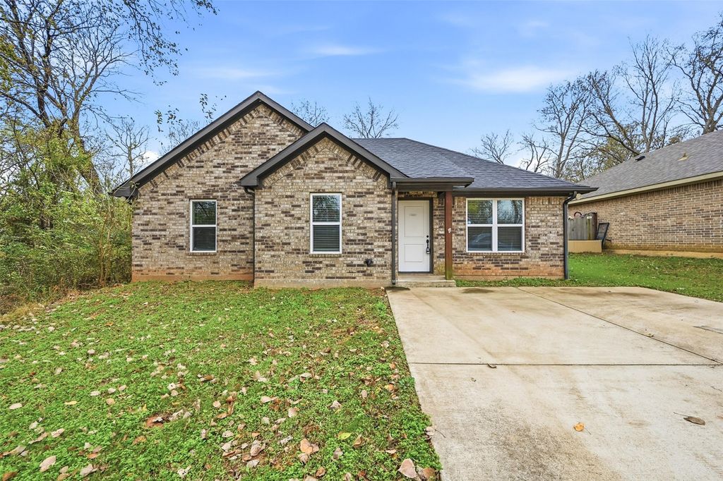 230 E Johnson Street, Denison, TX 75021
