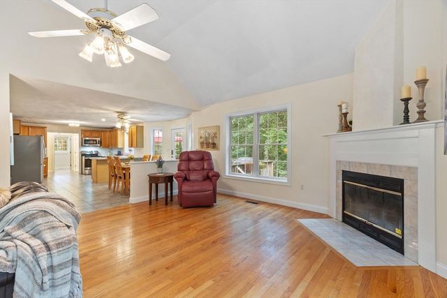 79 Wyndridge Cir, Pelham, NH 03076