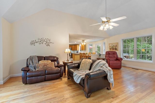 79 Wyndridge Cir, Pelham, NH 03076