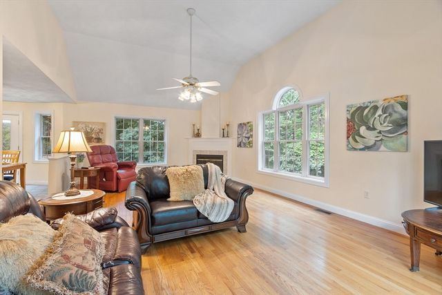 79 Wyndridge Cir, Pelham, NH 03076