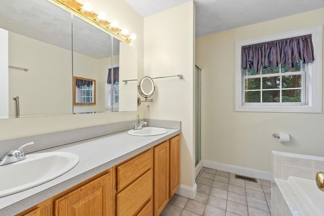 79 Wyndridge Cir, Pelham, NH 03076