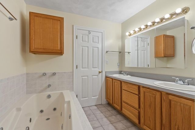 79 Wyndridge Cir, Pelham, NH 03076