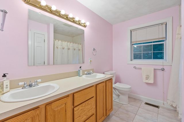 79 Wyndridge Cir, Pelham, NH 03076