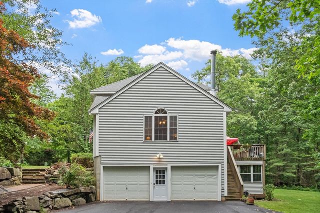 79 Wyndridge Cir, Pelham, NH 03076