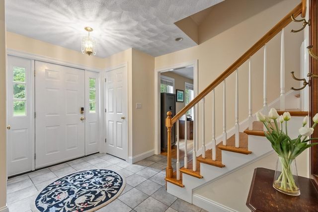 79 Wyndridge Cir, Pelham, NH 03076
