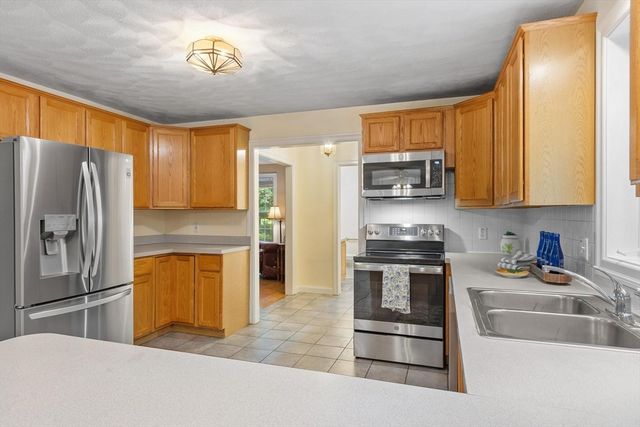 79 Wyndridge Cir, Pelham, NH 03076