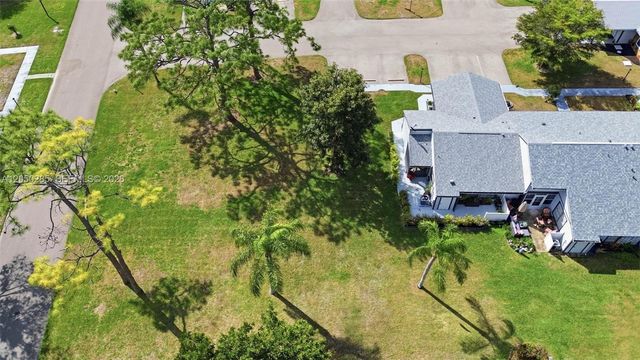 10548 Quincy CT, Lehigh Acres, FL 33936