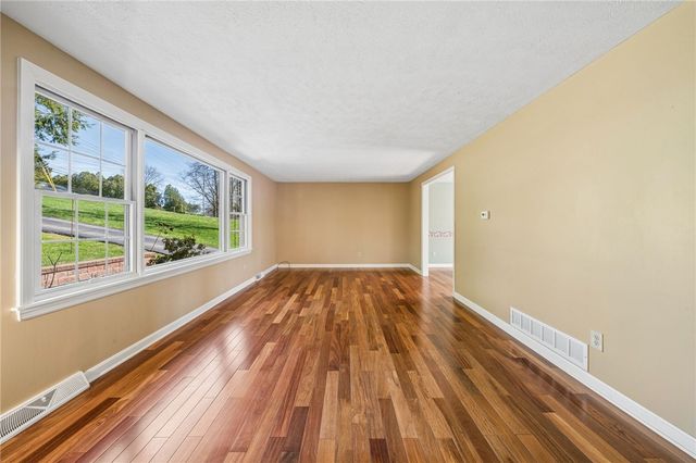 3638 School Rd, Murrysville, PA 15668