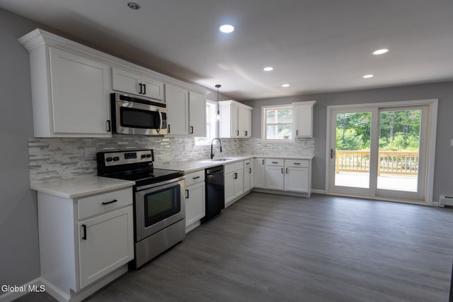 33 Alta Avenue, Queensbury, NY 12804