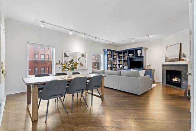 1043 W SCHOOL Street 207, Chicago, IL 60657