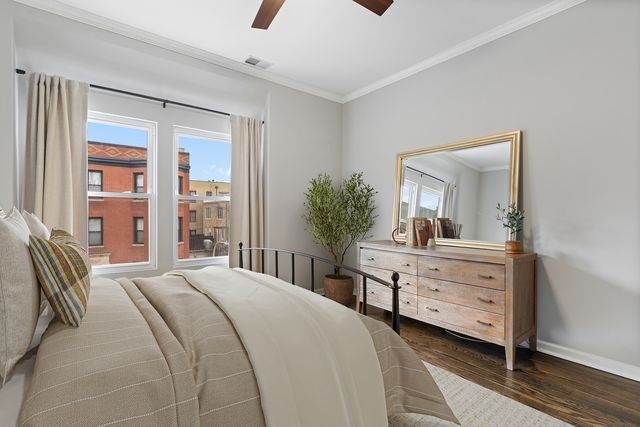 1043 W SCHOOL Street 207, Chicago, IL 60657