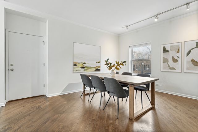 1043 W SCHOOL Street 207, Chicago, IL 60657