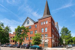 1043 W SCHOOL Street 207, Chicago, IL 60657